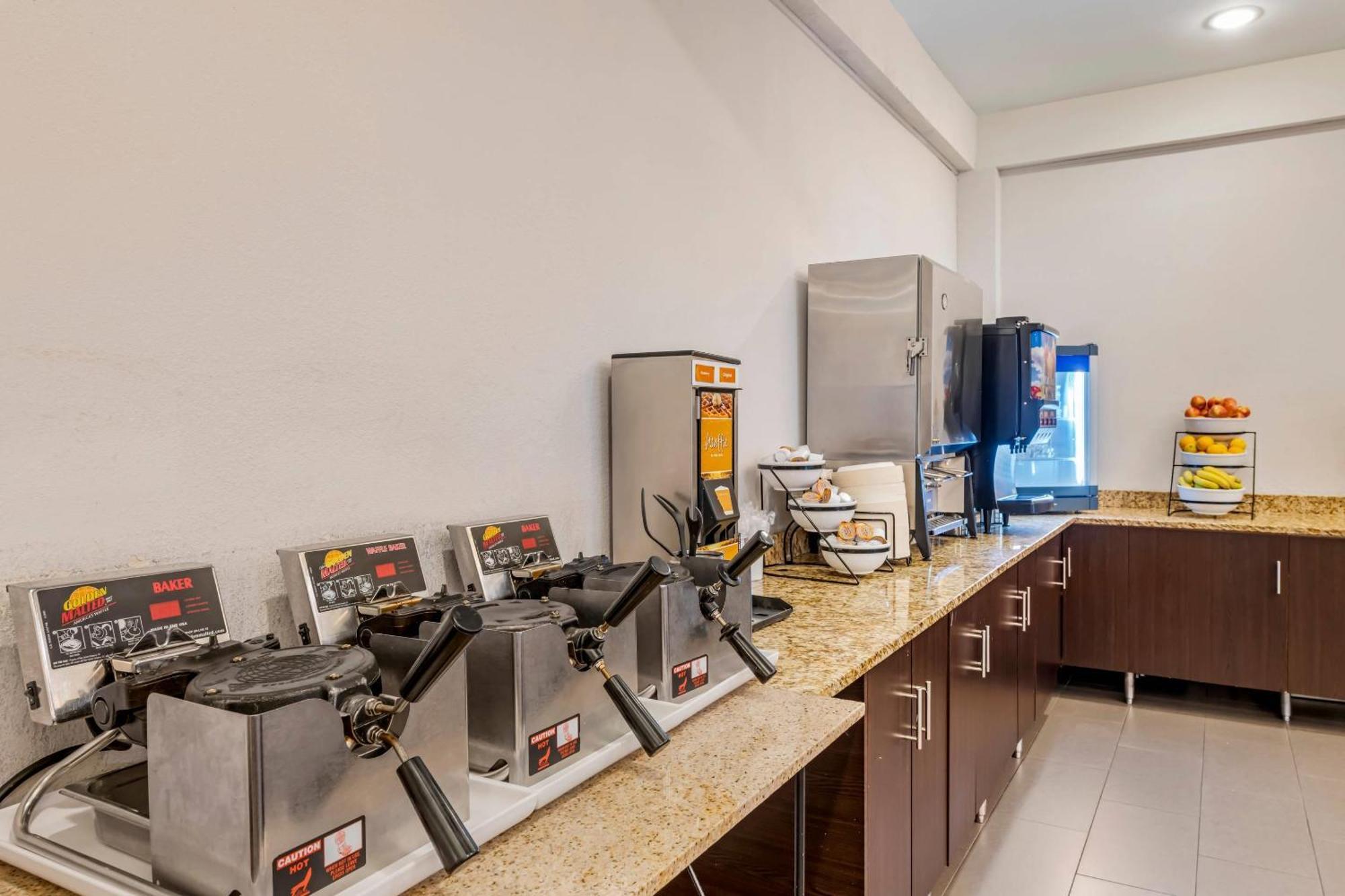Comfort Inn Msp Airport - Mall Of America Блумингтън Екстериор снимка